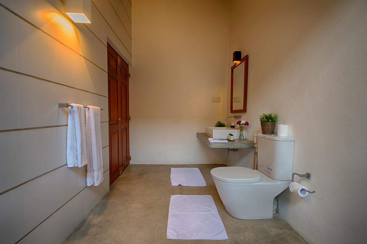 Om Shambhala Bed & Breakfast Коломбо Екстериор снимка