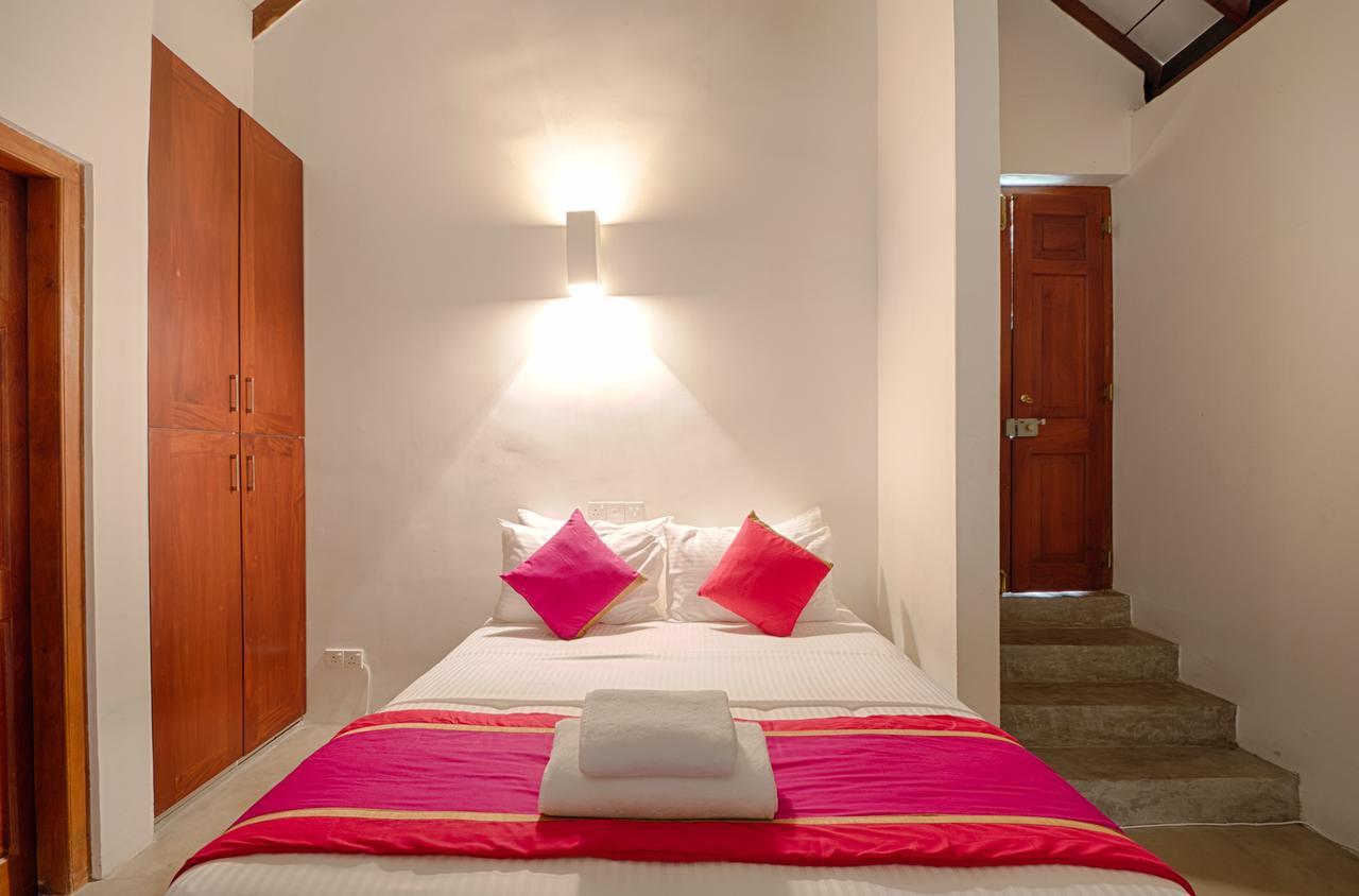 Om Shambhala Bed & Breakfast Коломбо Екстериор снимка