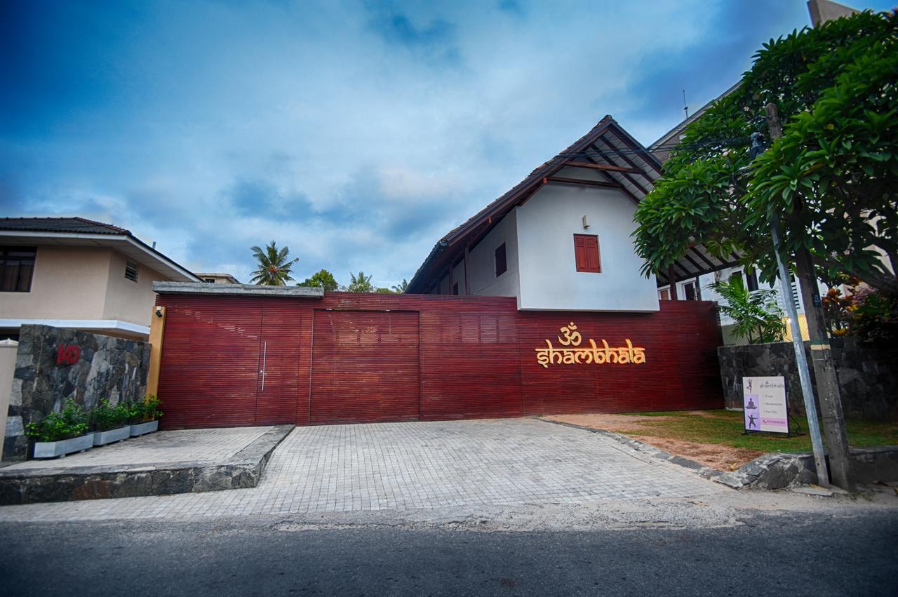 Om Shambhala Bed & Breakfast Коломбо Екстериор снимка