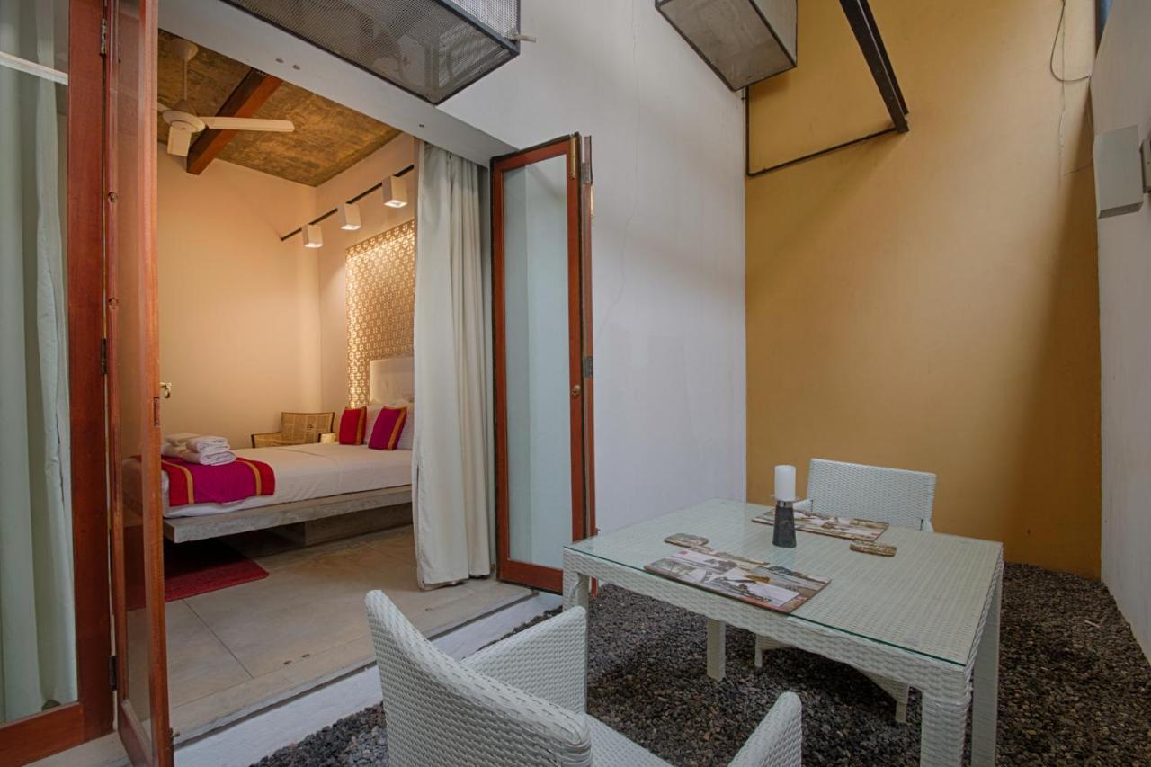 Om Shambhala Bed & Breakfast Коломбо Екстериор снимка
