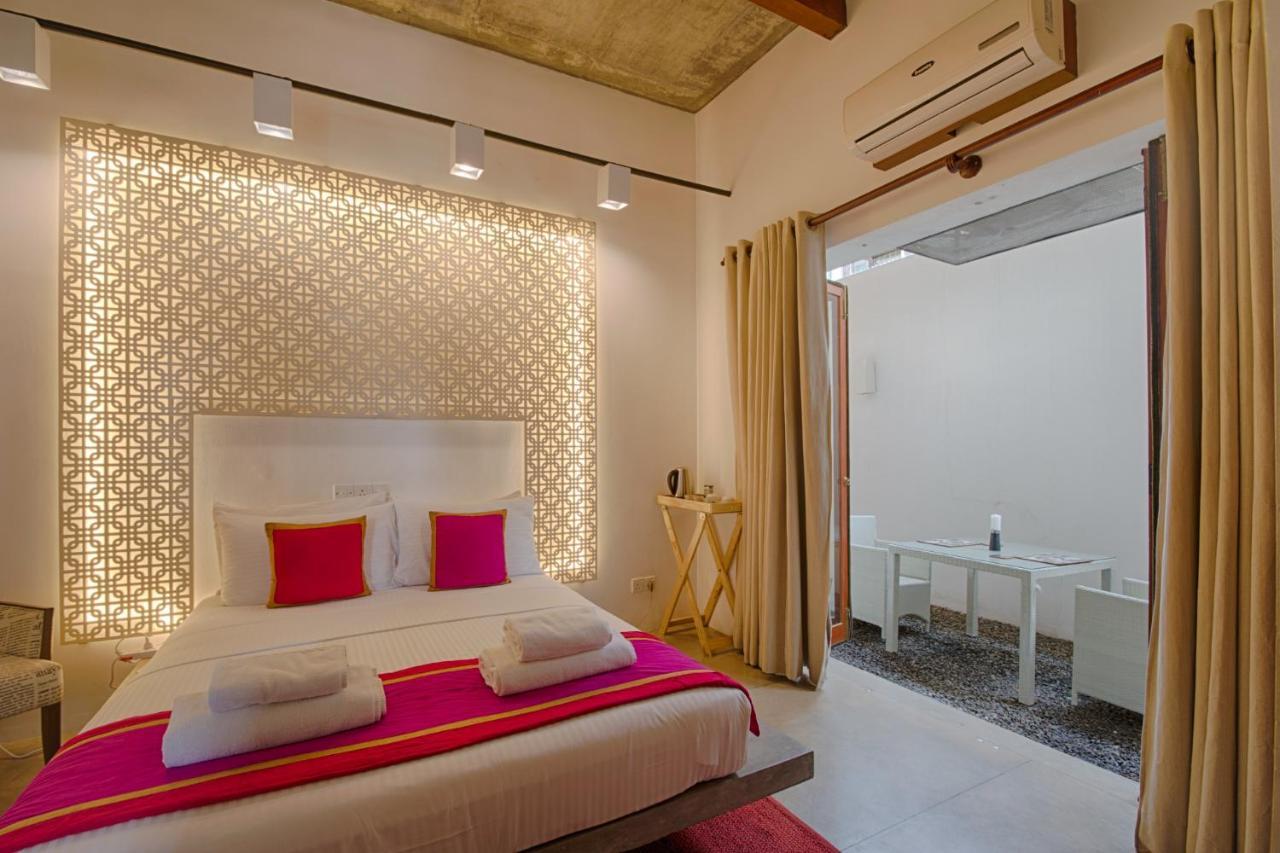 Om Shambhala Bed & Breakfast Коломбо Екстериор снимка