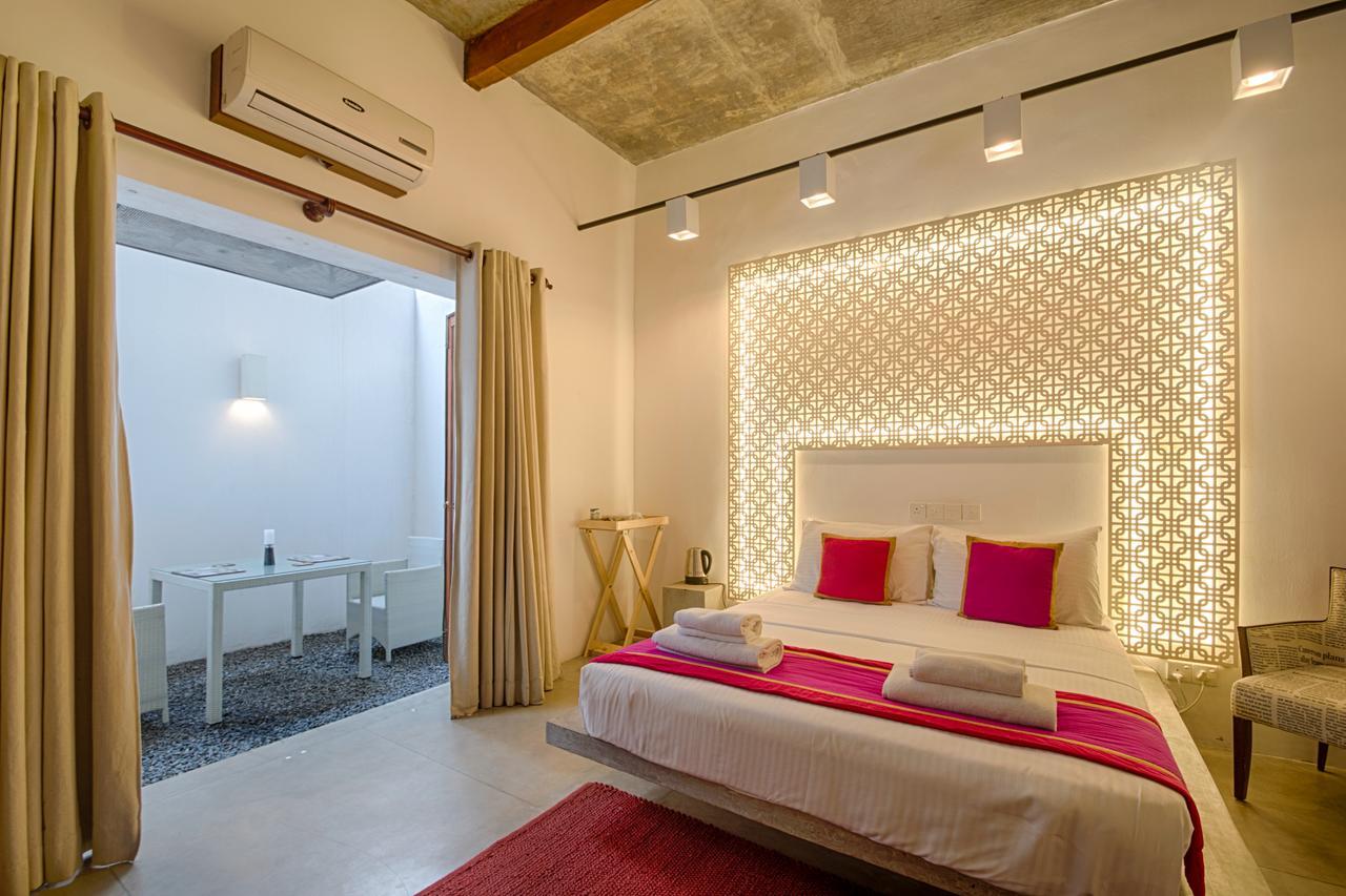 Om Shambhala Bed & Breakfast Коломбо Екстериор снимка