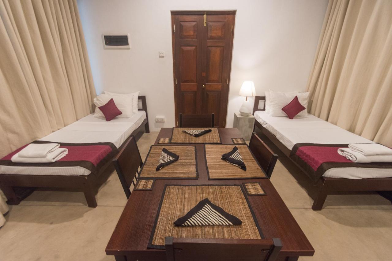 Om Shambhala Bed & Breakfast Коломбо Екстериор снимка