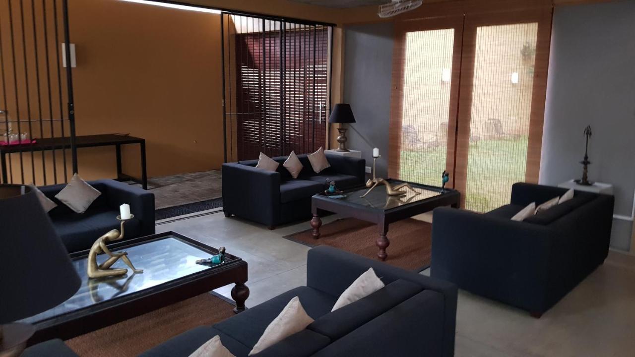 Om Shambhala Bed & Breakfast Коломбо Екстериор снимка