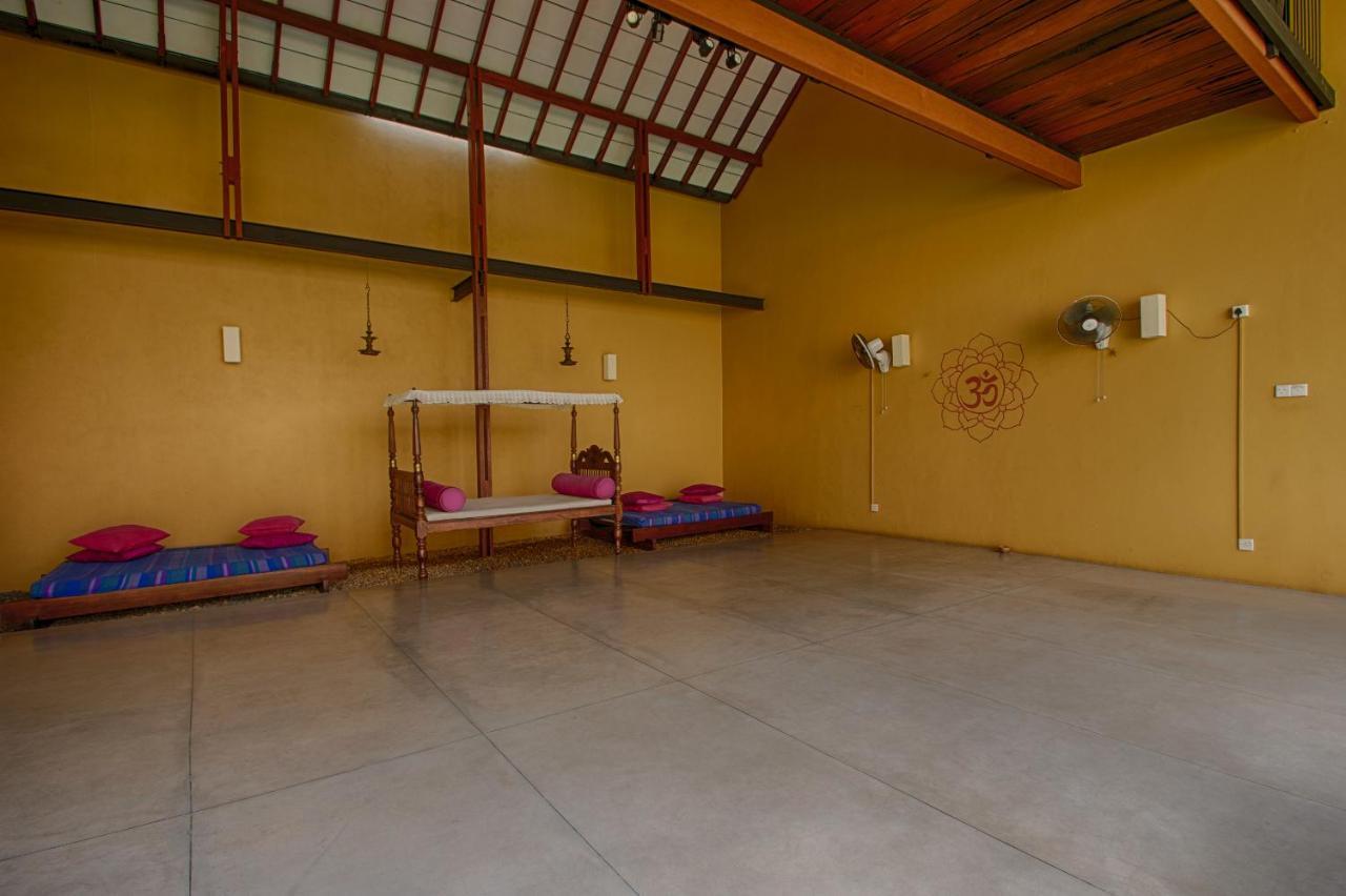Om Shambhala Bed & Breakfast Коломбо Екстериор снимка